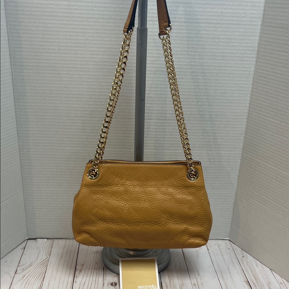 Michael Kors jet set looks chain shoulder or crossbody bag. Pebbled leather. NWT